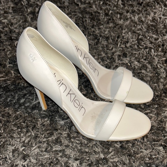 NWT-Calvin Klein Women's Cream Heels - Picture 2 of 6